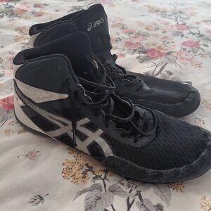 Asics wrestling shoes size 13 mens black and white color